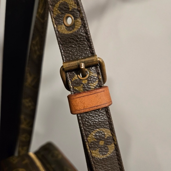 Louis Vuitton VINTAGE Monogram Danube MM Crossbody - Picture 16 of 16